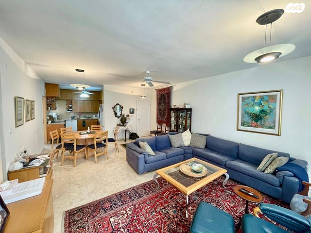 דירה, שדרות הרדוף, 2004, רעננה