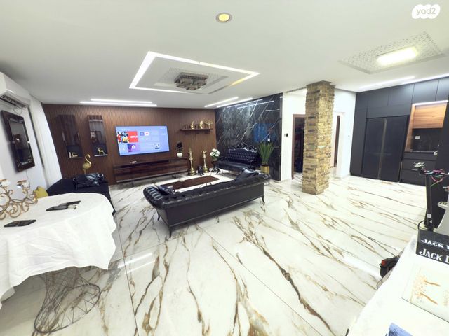 דירת גן, חנה סנש, מוצקין הותיקה, קרית מוצקין