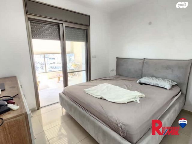 גג/ פנטהאוז, נעמי שמר 10, קרית אילון, חולון