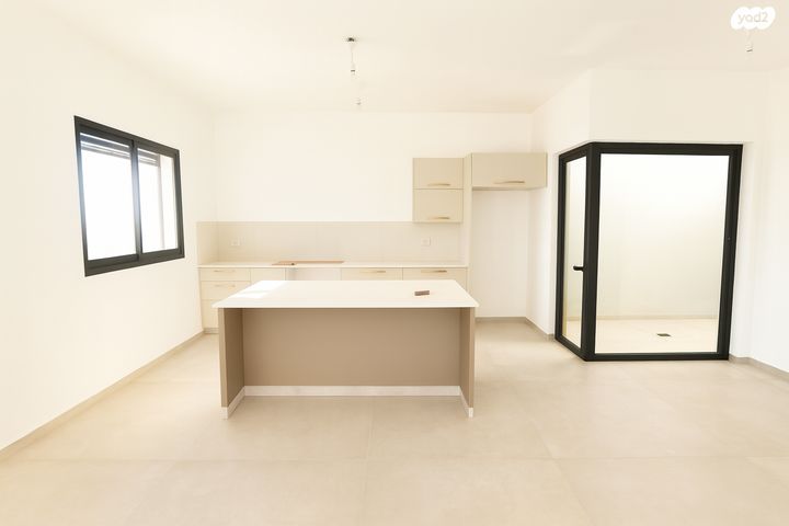 דו משפחתי, אפיק, קצרין