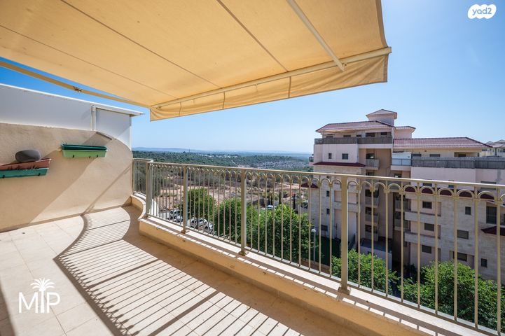 דופלקס, חלומות זכרון, זכרון יעקב