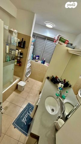 דירה, הדס 18, קרית אילון, חולון