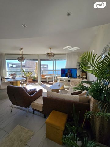 גג/ פנטהאוז, נויקלן, בת ים