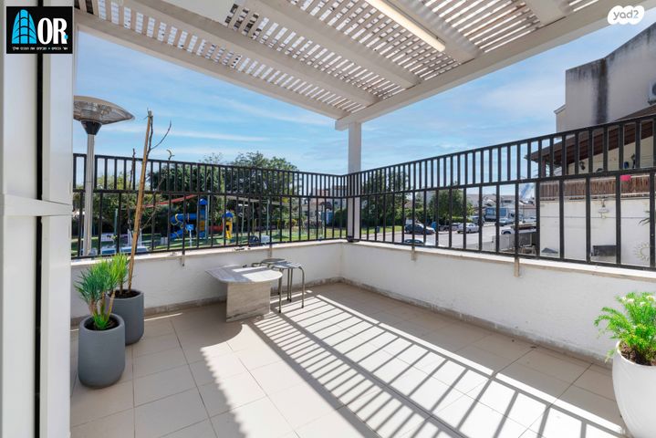 דירה, נאות הדרים (חבצלת הצעירה), קרית עקרון