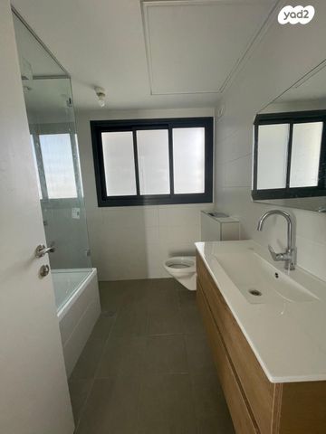 דירה, אמנון ליפקין שחק, נוף הטיילת, נתניה