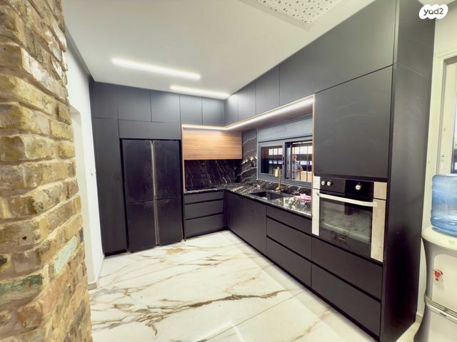 דירת גן, חנה סנש, מוצקין הותיקה, קרית מוצקין