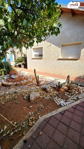 דו משפחתי, צור יגאל, כוכב יאיר / צור יגאל