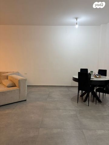 דירה, גאולה כהן, נאות פרס, רמלה