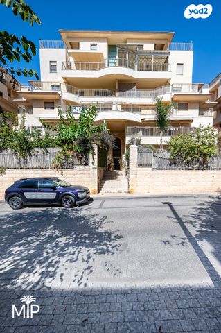 דופלקס, חלומות זכרון, זכרון יעקב