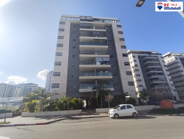 הנרייטה סאלד 63