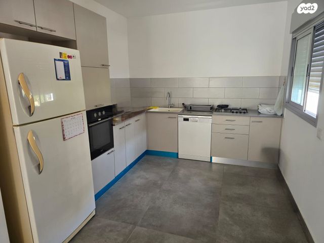 דירה, צור יצחק