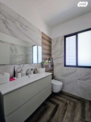 דו משפחתי, אבן יהודה