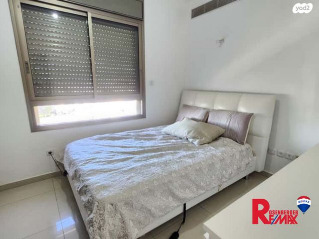 גג/ פנטהאוז, נעמי שמר 10, קרית אילון, חולון