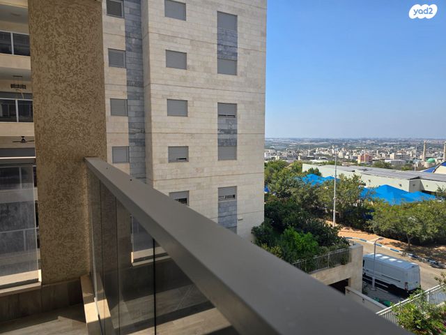 דירה, צור יצחק