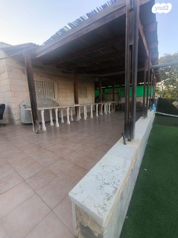 דו משפחתי, נעורים, ערד