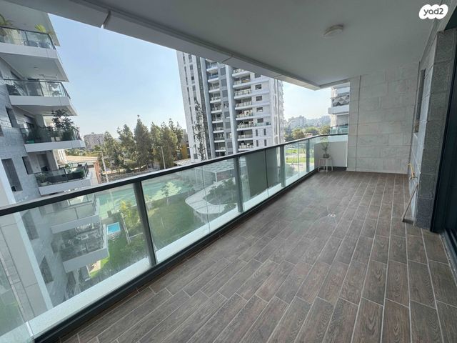 דירה, הרצליה