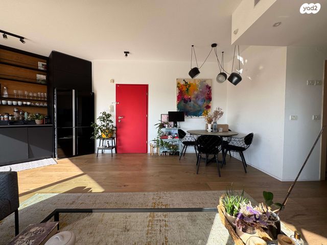 דירה, הסחלב, קרית הפרחים - 2005, רעננה