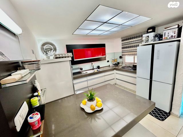 דירה, הדס 18, קרית אילון, חולון