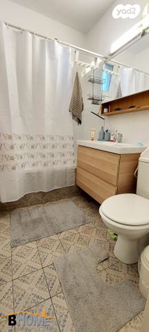 דירת גן, קדימה צורן