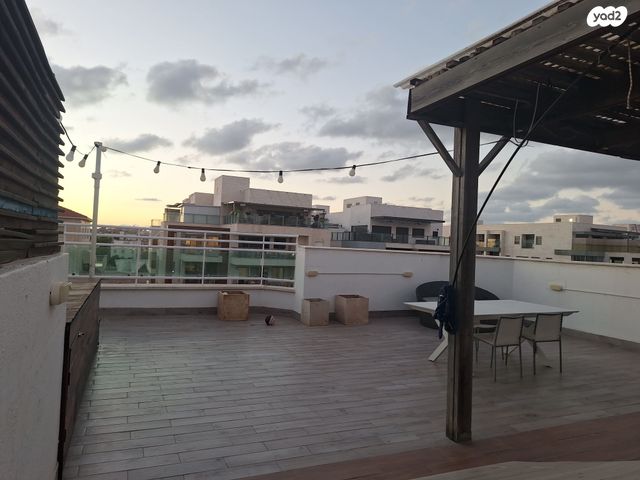 גג/ פנטהאוז, רעננה