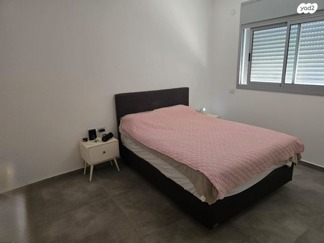 דירה, צור יצחק