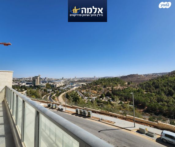 אדמונד סחייק 