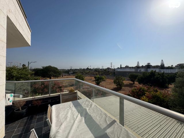 דירה, הסחלב, קרית הפרחים - 2005, רעננה