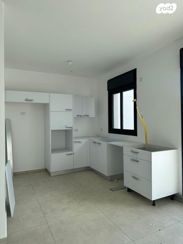 דירה, מנחם רצון, מחנה יהודה, פתח תקווה