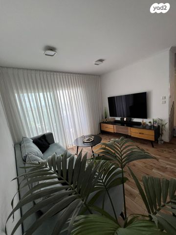 דירה, אהרון בוגנים 4, נאות שמיר, רמלה