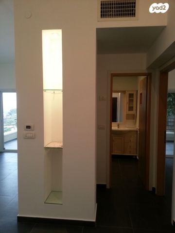 דירת גן, גבעת נשר, נשר