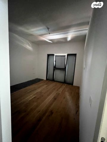 דירה, אהוד מנור, נתניה