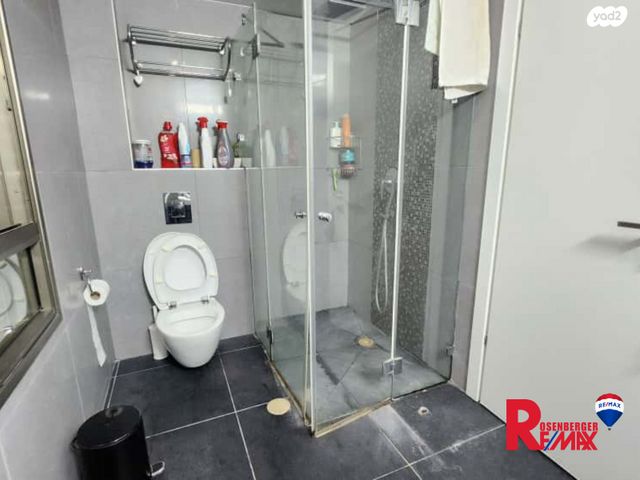 גג/ פנטהאוז, נעמי שמר 10, קרית אילון, חולון