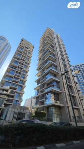 טריפלקס, הרי הגלעד, בורסה, רמת גן