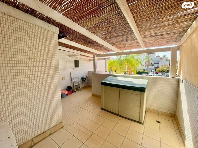 דירה, שדרות הרדוף, 2004, רעננה