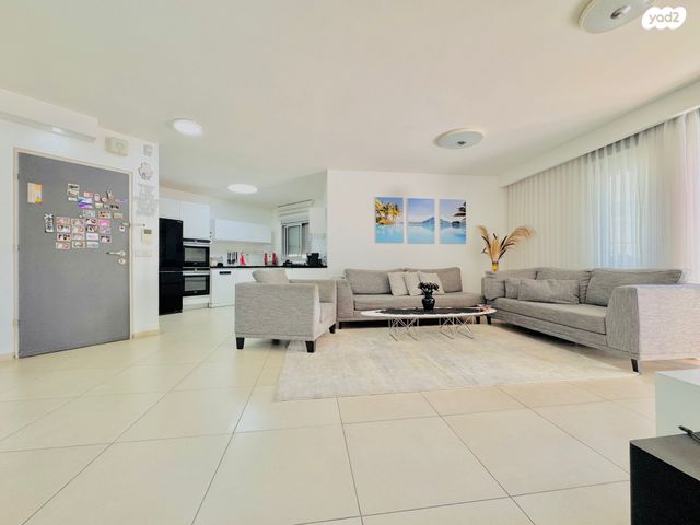 דירה, יפה ירקוני, קרית אילון, חולון