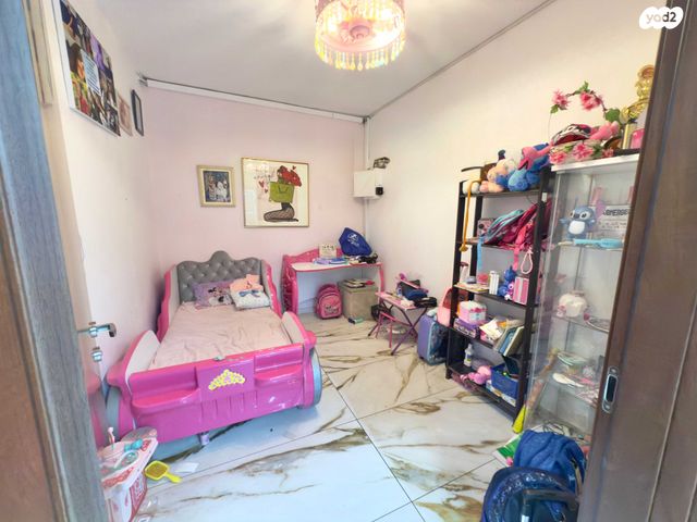 דירת גן, חנה סנש, מוצקין הותיקה, קרית מוצקין