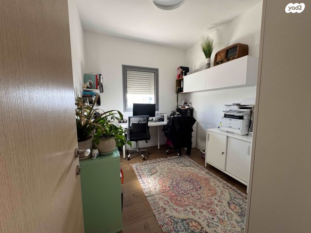 דירה, הסחלב, קרית הפרחים - 2005, רעננה