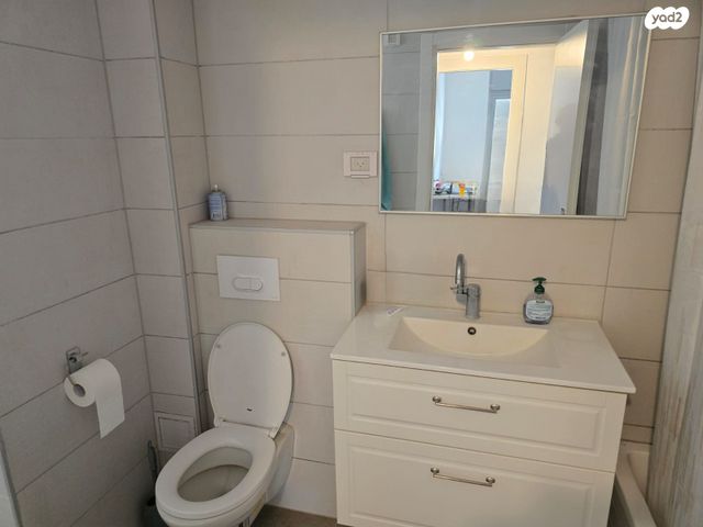 דירה, צור יצחק