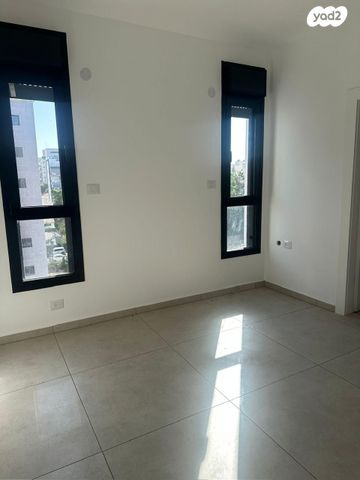 דירה, מנחם רצון, מחנה יהודה, פתח תקווה