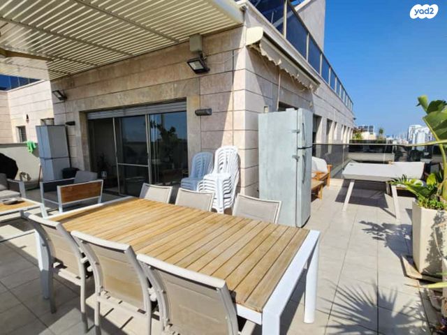 גג/ פנטהאוז, נעמי שמר 10, קרית אילון, חולון