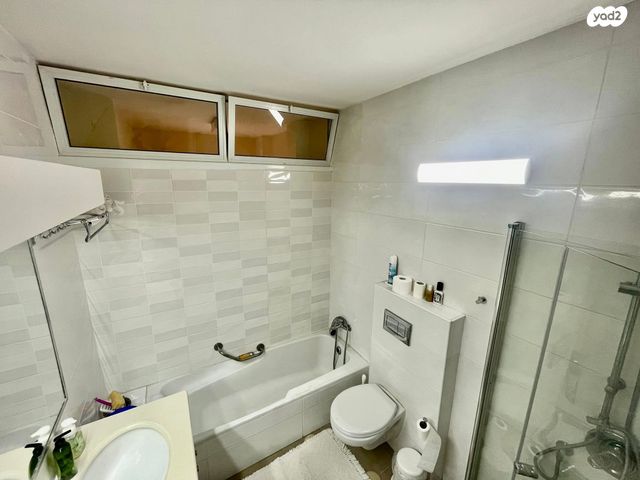 דירה, שדרות הרדוף, 2004, רעננה