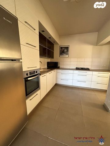 דירה, דרך זאב ז'בוטינסקי 42, שכונת חשמונאים, מרכז העיר א, רמת גן