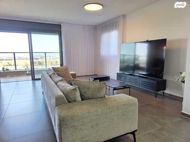 גג/ פנטהאוז, שדרות לכיש, אזור תעשיה, קרית גת