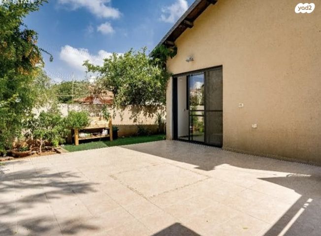 דו משפחתי, התקווה 41, קרית שרת, רעננה