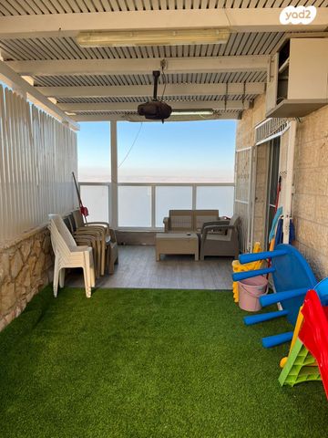 דו משפחתי, הערבה, צמח השדה, מעלה אדומים