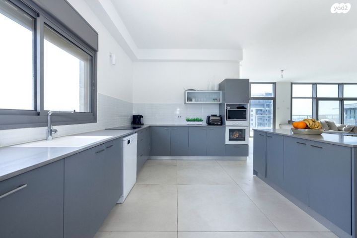 דופלקס, אבן גבירול, רחובות