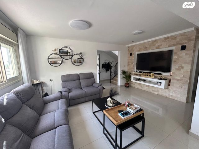 דו משפחתי, אביעזר