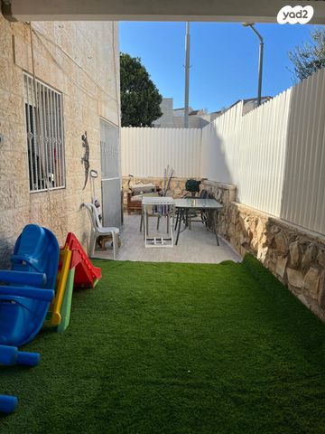 דו משפחתי, הערבה, צמח השדה, מעלה אדומים