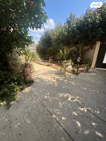 דו משפחתי, מורשה, רמת השרון