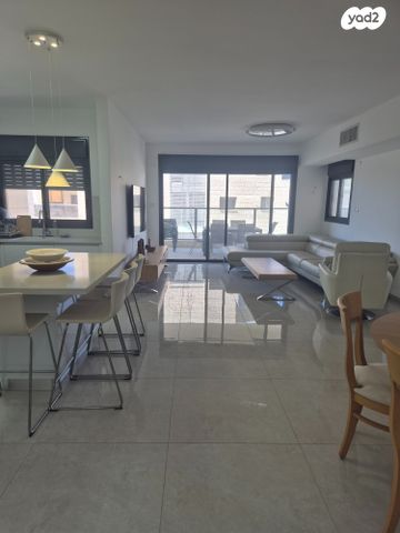 דירה, עוזי חיטמן 13, משכנות האומנים, קרית מוצקין